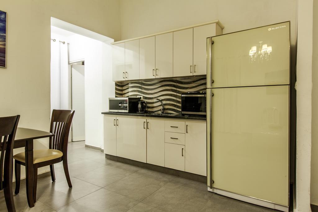 Sunset Beach Apartments テル・アビブ エクステリア 写真